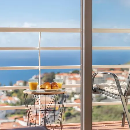 Garajau Vi By An Island